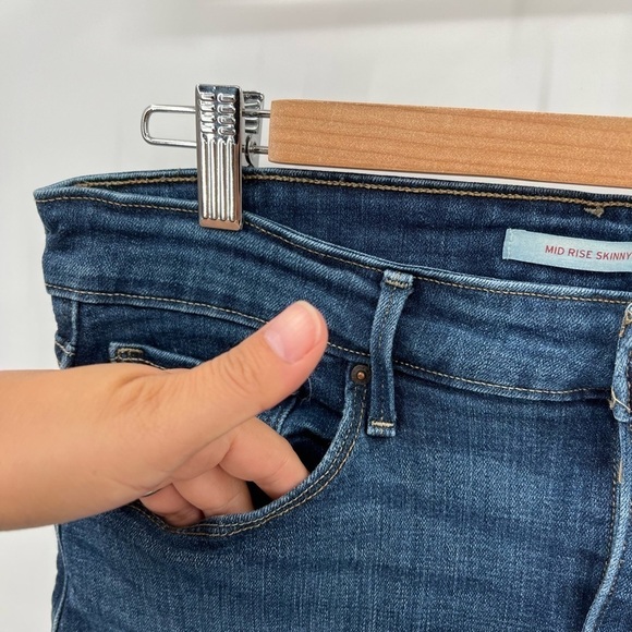 Levi Strauss Mid Rise Skinny Jeans Ladies Size 30 - Picture 4 of 7